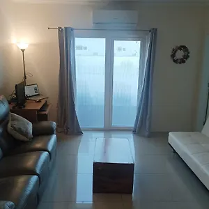 Bay View Modern Apartment